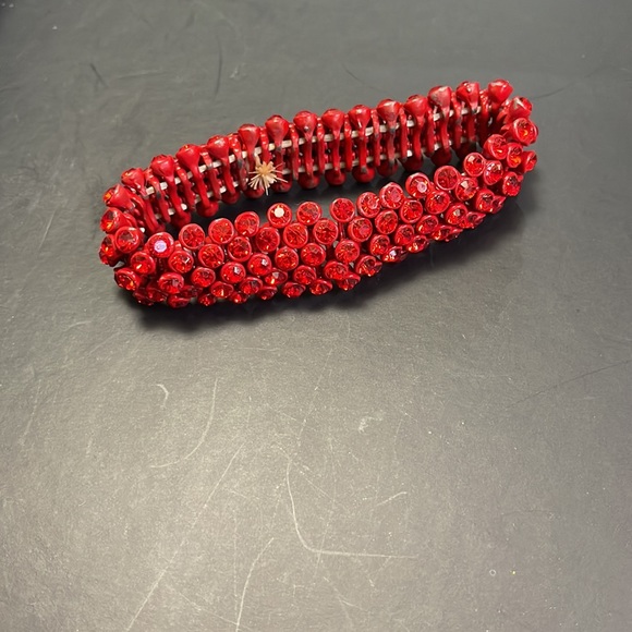 Stretch GORGEOUS RED hot crystal bracelet, red metal used - Picture 7 of 11